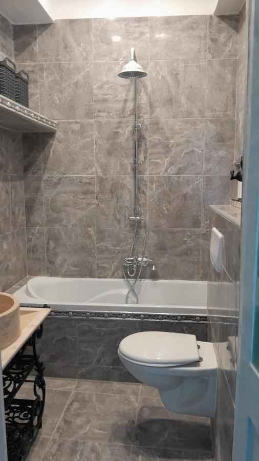 Appartement Authentique Au Bord Du Fleuve Herault Agde Extérieur photo