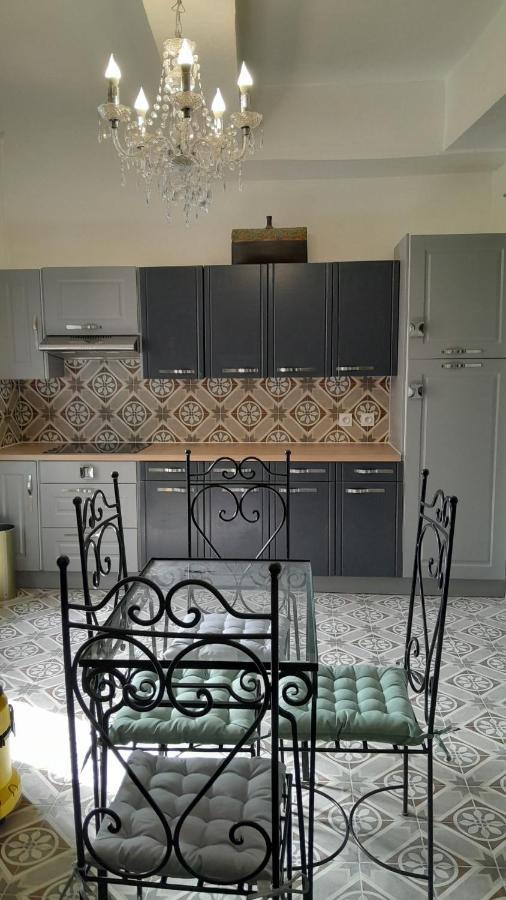 Appartement Authentique Au Bord Du Fleuve Herault Agde Extérieur photo